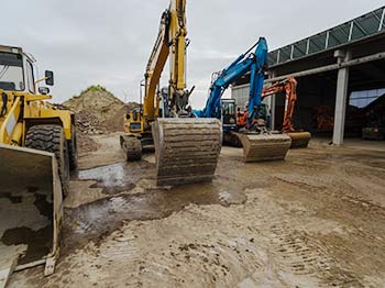 Baumaschinen u.a. für Erdarbeiten, Abbrucharbeiten